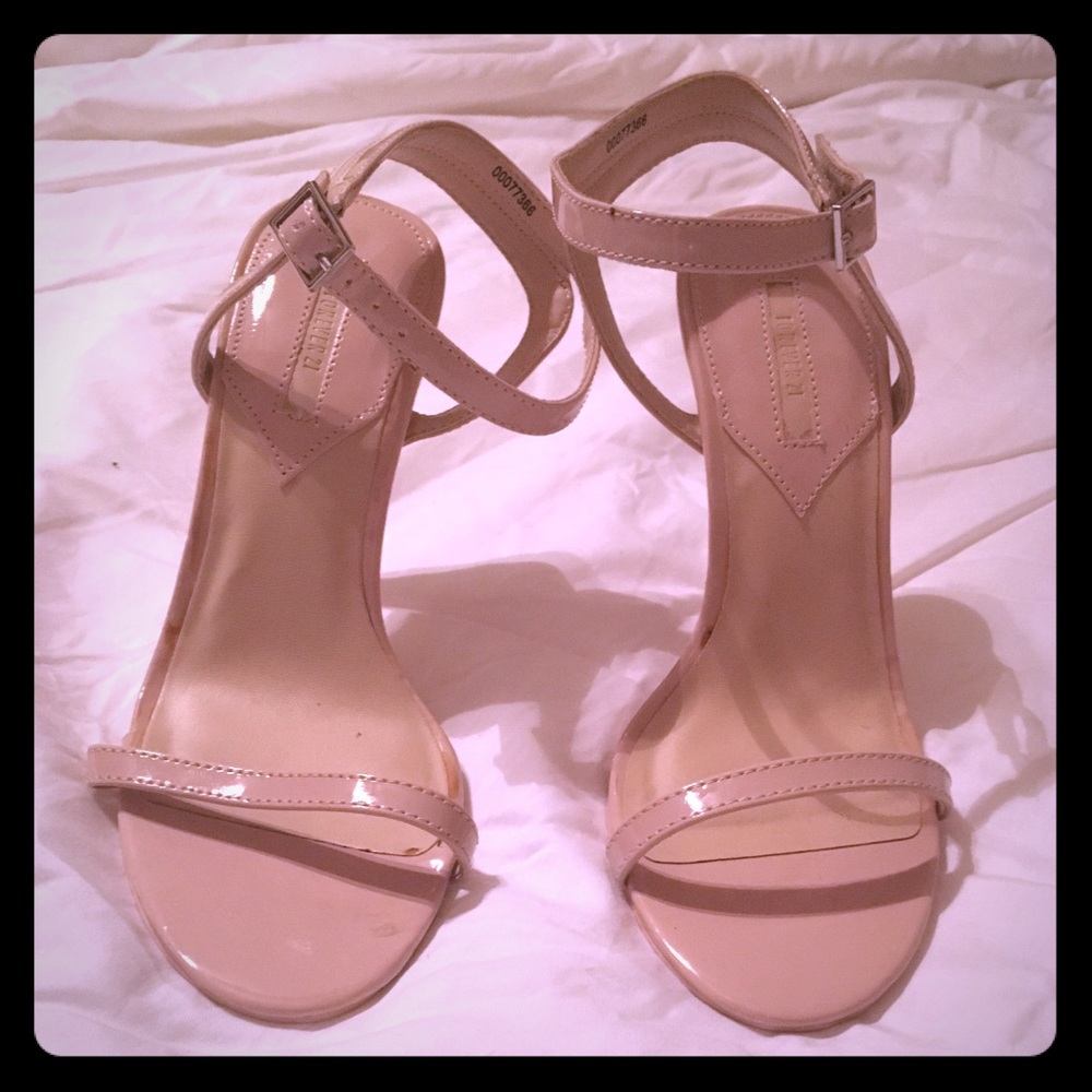 nude/ light pink heels